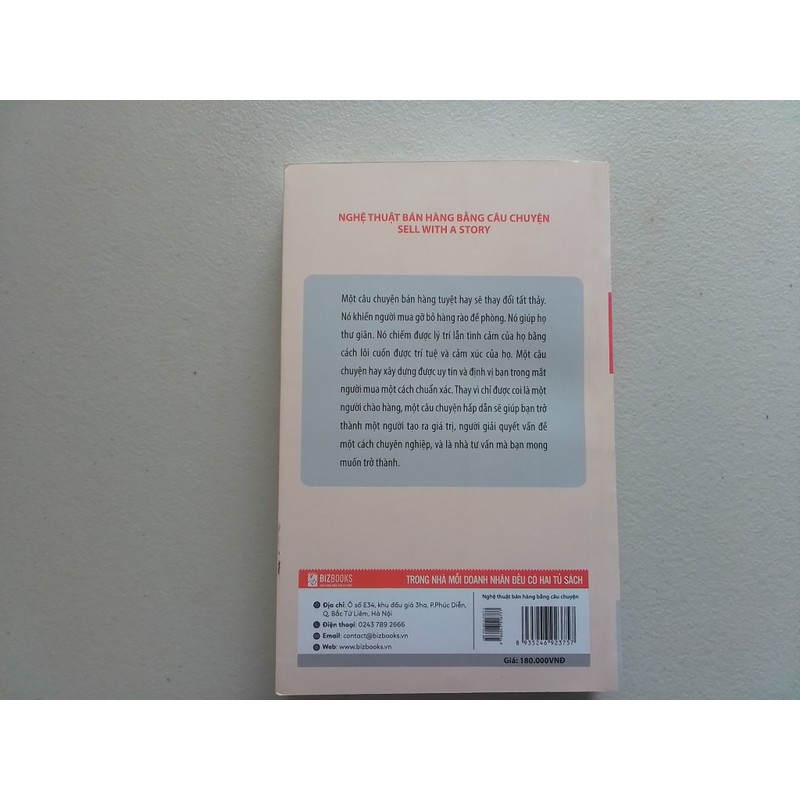 Sách Nghệ thuật bán hàng bằng câu chuyện - Sell with a story.  Tác giả Paul smith 117794