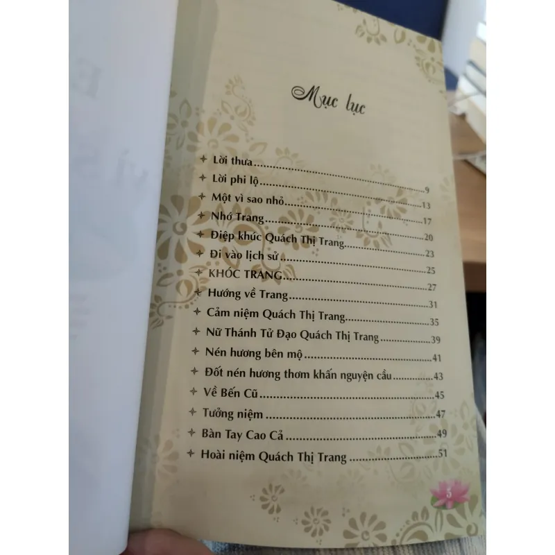 cuốn sách tập thơ nhạc tưởng niệm nữ sinh Quách Thị Trang.
Tên sách: Em là vì sao sáng  997460
