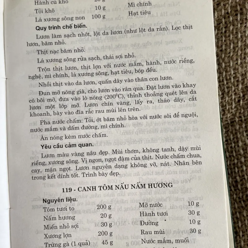 555 món ăn Việt Nam : kĩ thuật chế biến và giá trị dinh dưỡng  1025027