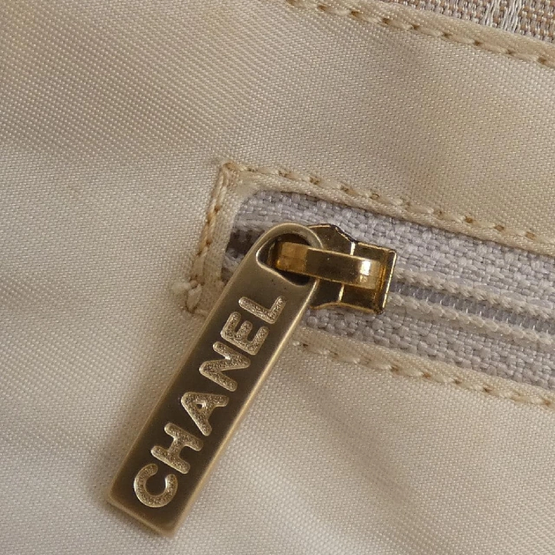 Túi xách Chanel Travel Line 15991 615236