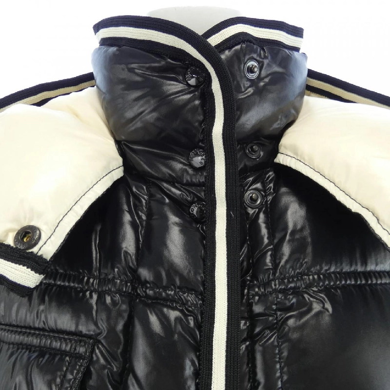 Áo khoác lông vũ MONCLER 641804
