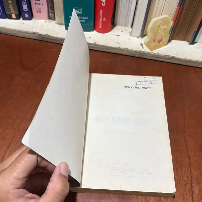 II Văn Học: Bên Dòng Sông - Quỳnh Dao - Liêu Quốc Nhĩ (Dịch) - 2000 781613