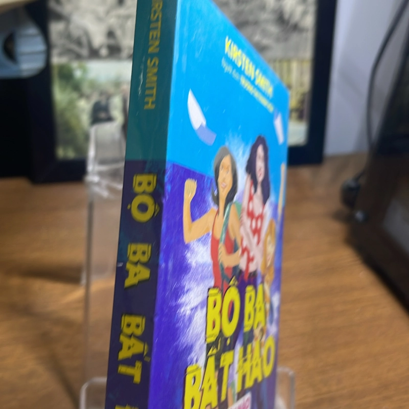 Bộ ba bất hảo Kirsten Smith 508237