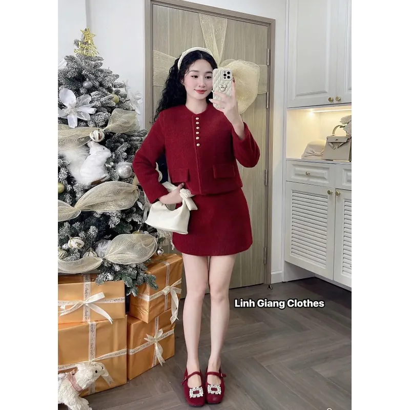 Sét dạ đỏ, có 2 chi tiết áo và chân váy 731016