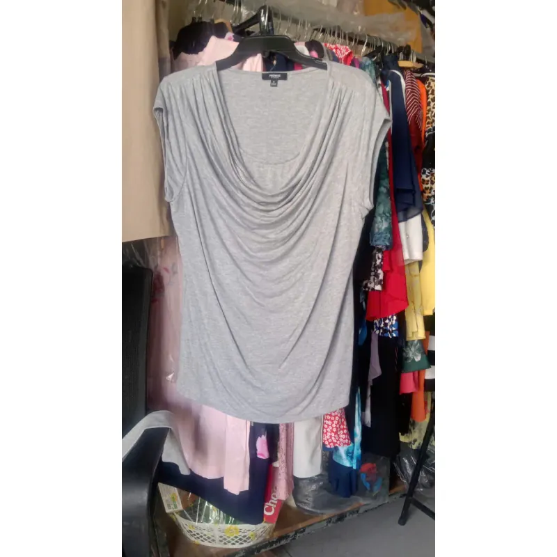 Áo thun cỗ đỗ size XL 997382