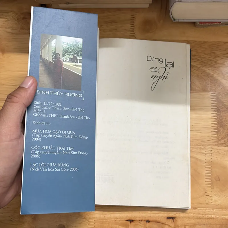 II Tập Truyện Ngắn: Dừng Lại Để Nghĩ - Đinh Thuỳ Hương - 2016 696005