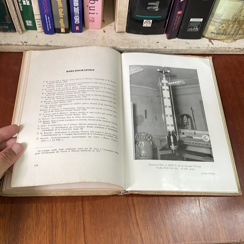 II Sách Tiếng Pháp: Thuỷ Tinh Và Gốm Sứ Trong Công Nghệ Chân Không - 1962 525495