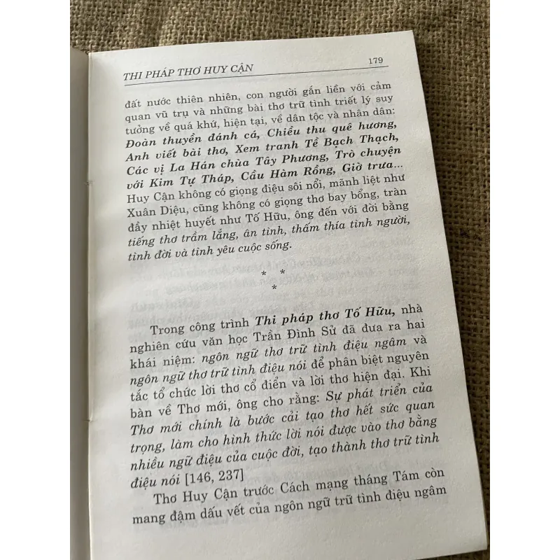 Thi phap thơ Huy Cận- Trần Khánh Thành- có chữ ký tác giả  796925