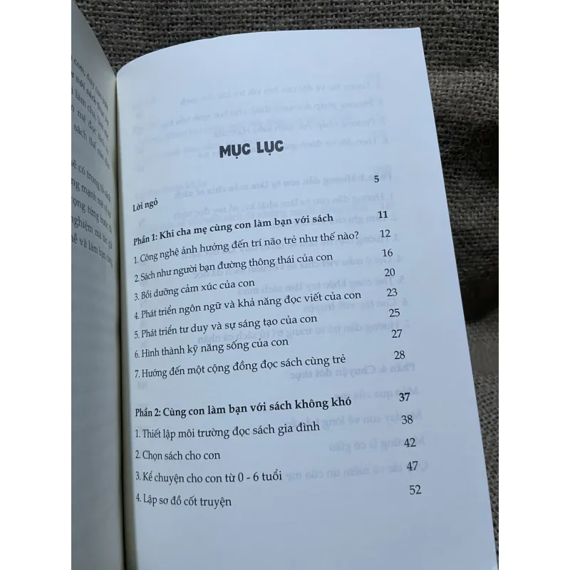 Cùng con làm bạn với sách - Hoàng Trọng Thủy 933267