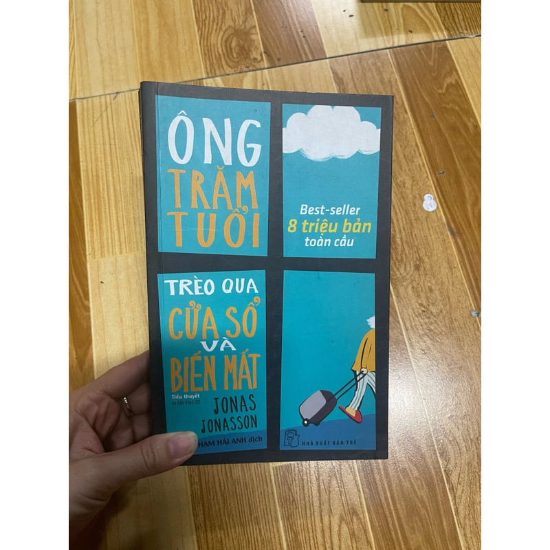 Ông trăm tuổi trèo qua cửa sổ và biến mất  354925