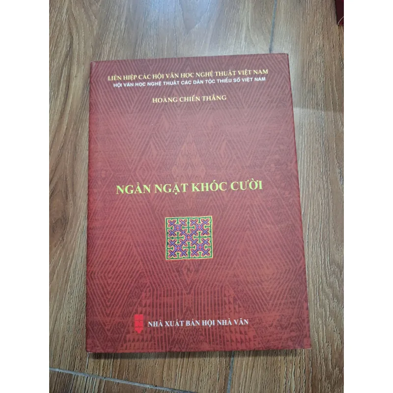 Ngàn ngặt khóc cười - Hoàng Chiến Thắng - Tập thơ/văn xuôi 761569