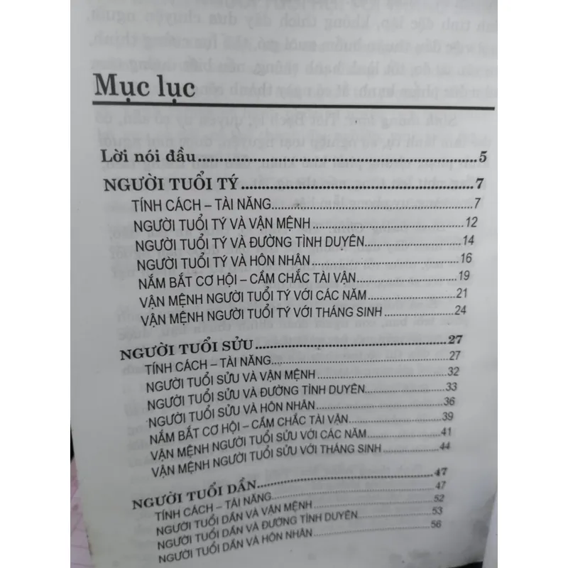 Bí ẩn đời người và 12 con giáp", được xuất bản bởi Nhà xuất bản Văn hóa  695746