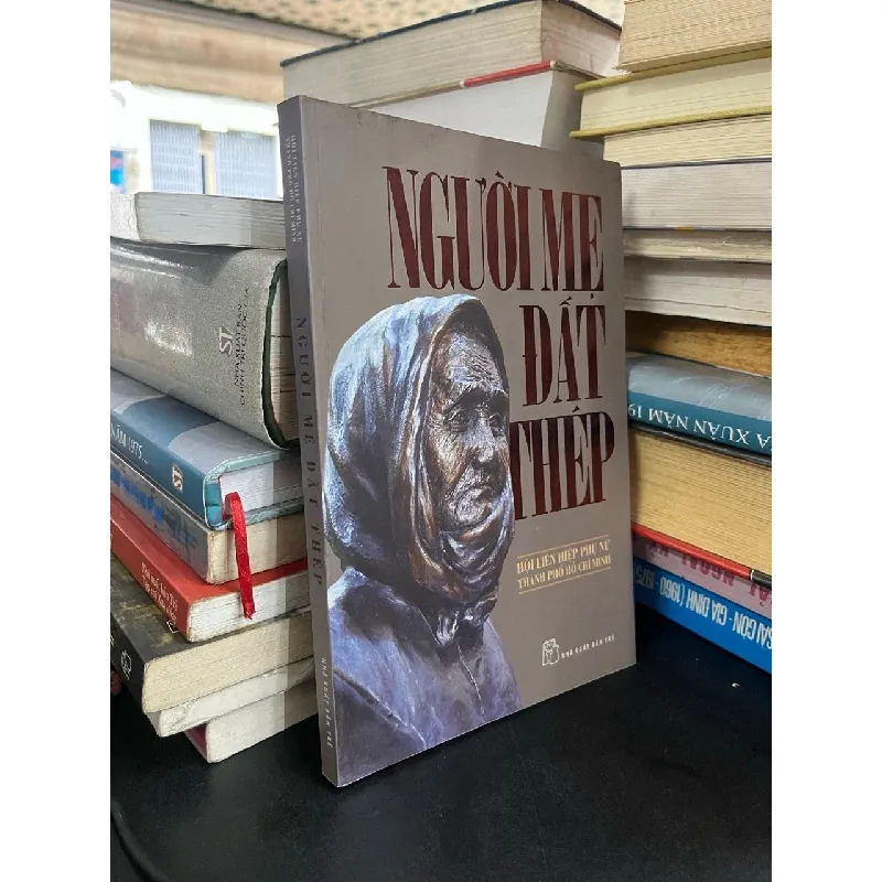 Người mẹ đất thép 495811