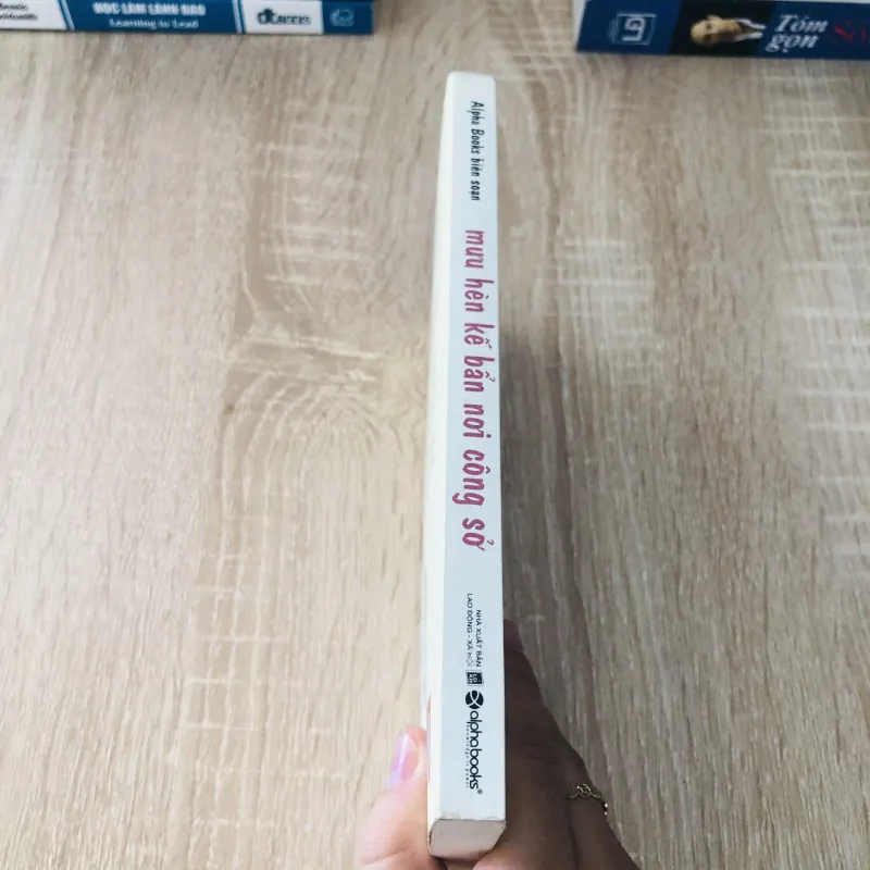 MƯU HÈN KẾ BẨN NƠI CÔNG SỞ  1022377