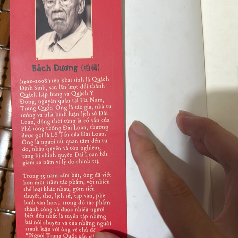 Khoe bàn chân nhỏ -Bách Dương 482478