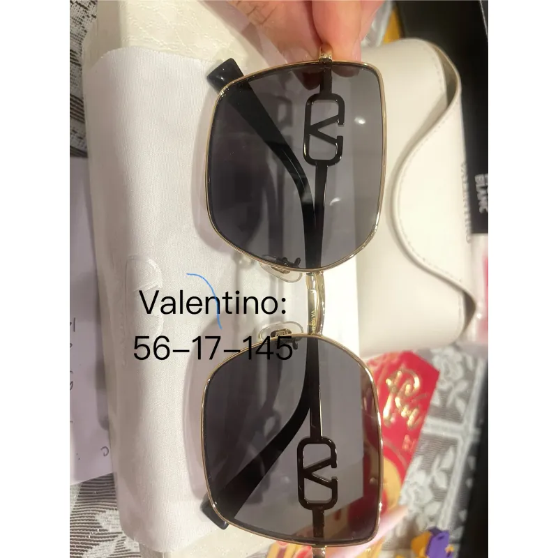 Kính mát Valentino nam nữ kính râm khung vàng khói tối 975229