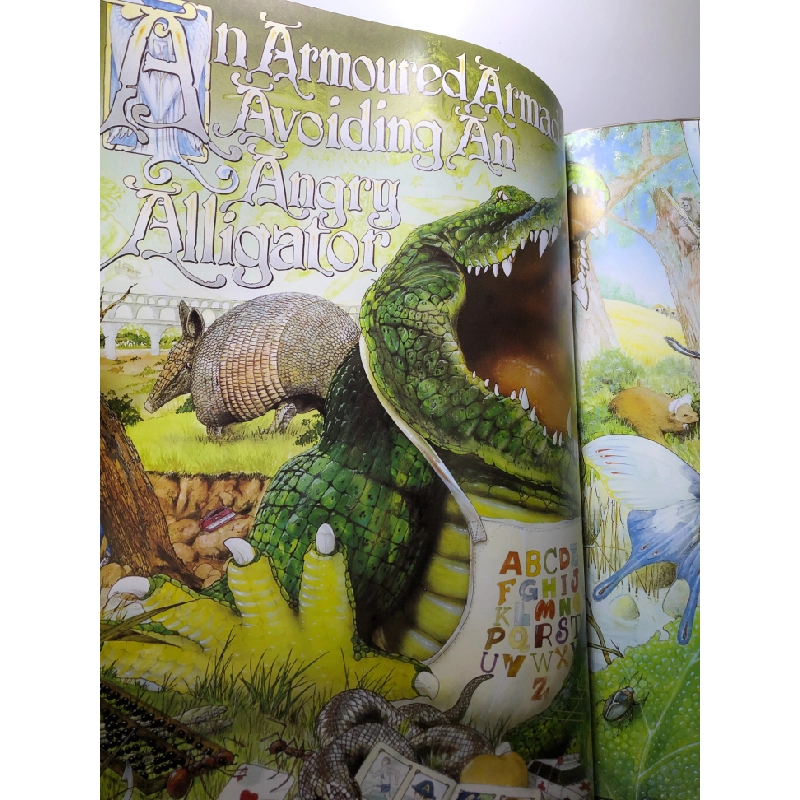 Animalia Graeme Base mới 85% bẩn nhẹ Puffins Book HPB2707 NGOẠI VĂN 458552