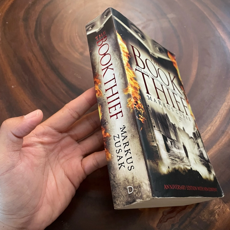 II English Book: The Book Thief - Markus Zusak - 2016  443036