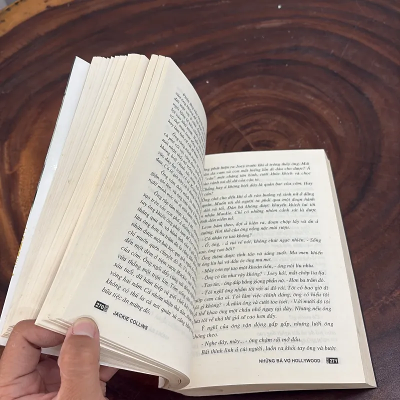 II Tiểu Thuyết: Những Bà Vợ Hollywood - Jackie Collins - 2012 1010431