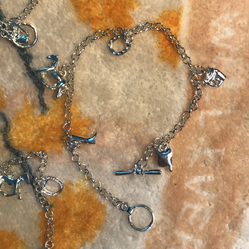 Vòng tay bạc charm ngựa 547351