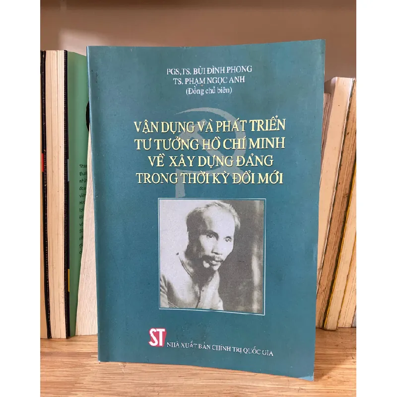 Vận dụng và phát triển tư tưởng HCM về xây dựng Đảng trong thời kỳ đổi mới 556450