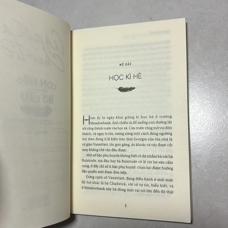 Con mèo giữa đám bồ câu - Agatha Christie 777740