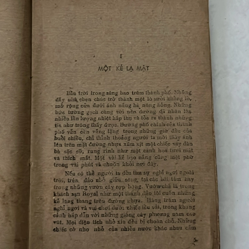 Ánh sáng sau rèm cửa — 1985s 498556