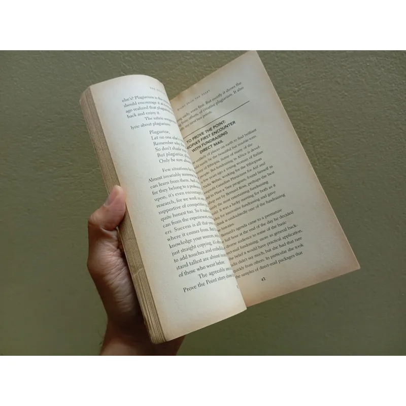 The zen of fundraising, sách ngoại văn tiếng Anh english book  713023