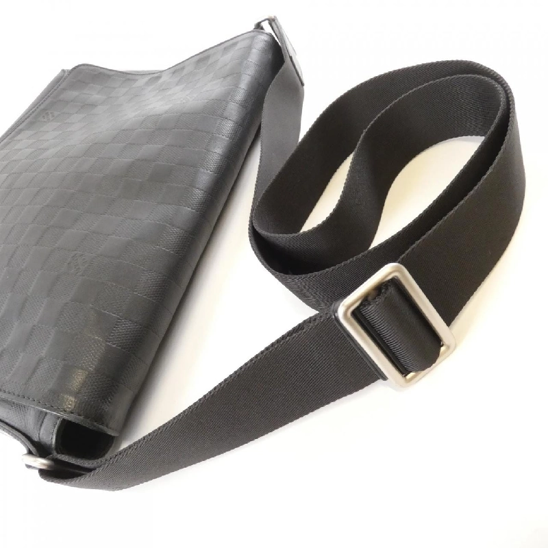 Túi xách vai Louis Vuitton Damier Infini District MM N41038 611151