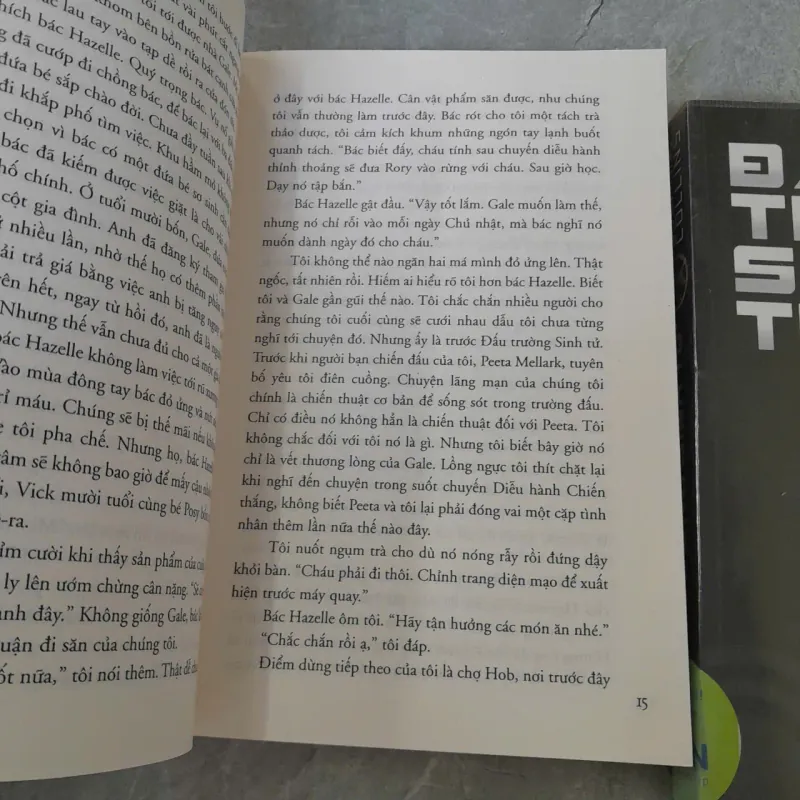 HÚNG NHẠI, BẮT LỬA, ĐẤU TRƯỜNG SINH TỬ - SUZANNE COLLINS 759667