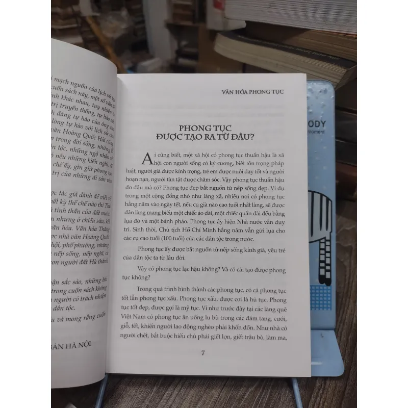 Sách: Văn hoá phong tục - TG: Hoàng Quốc Hải (A3) 735876