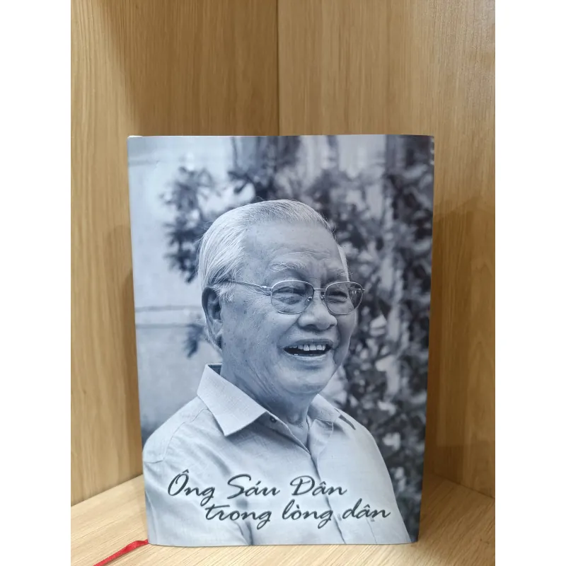 Ông sáu dân trong lòng dân bìa cứng  1039679