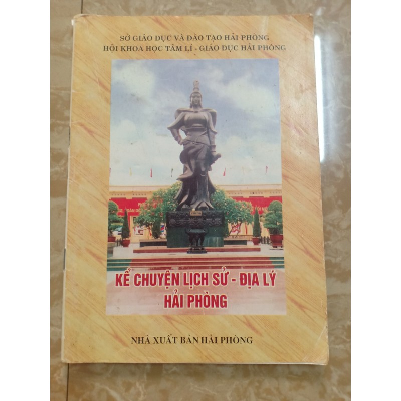 1 sách Kể chuyện lịch sử, địa lý Hải Phòng+ 2 sách Đố -giải lịch sử Việt Nam 195673
