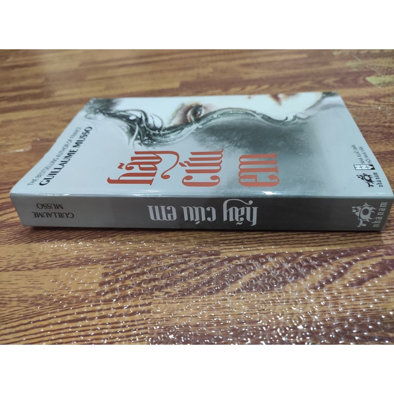 Hãy Cứu Em _ tác giả Guillaume Musso_ sách cũ còn tốt 73110