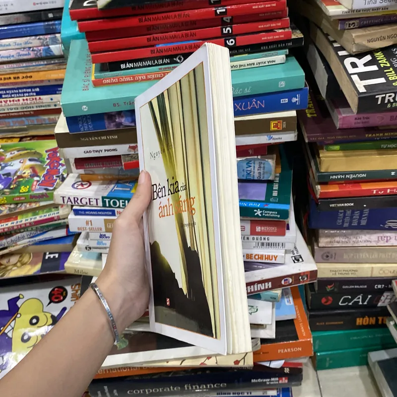 Bên Kia Của Ánh Sáng♟️ 738773