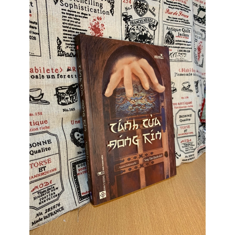 Cánh cửa đóng kín, Mới 97%, tặng kèm Bookmark, Postcard Tô Màu 297597