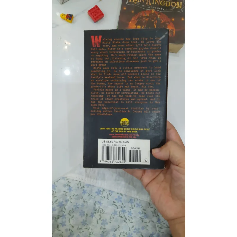 (English book) Code Orange  930934