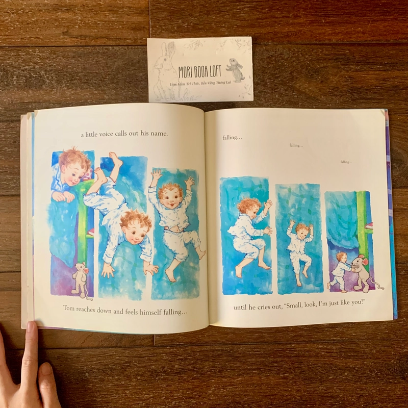 Sách ngoại văn Tom and Small, Used 432287