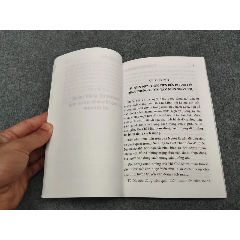 HỒ CHÍ MINH: TẦM NHÌN NGÔN NGỮ 990639