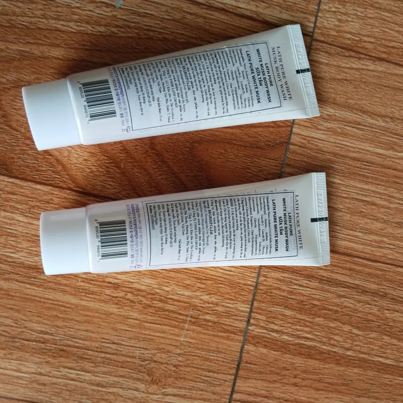 Sữa tắm phiên bản mini cho các bồ trải nghiệm có một tuýt bị bóc tem rồi nhe  577510