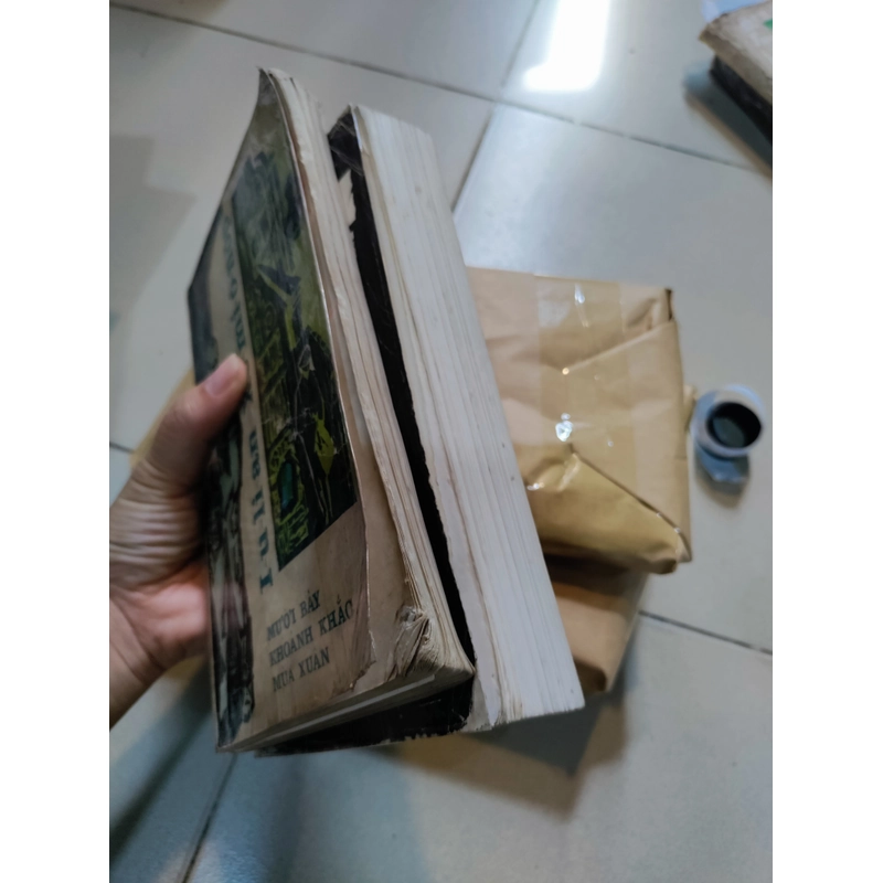 Bộ 2 tập  ( mười bảy khoảnh khắc mùa xuân ( t1)+ mệnh lệnh phải sống (t2).  462941