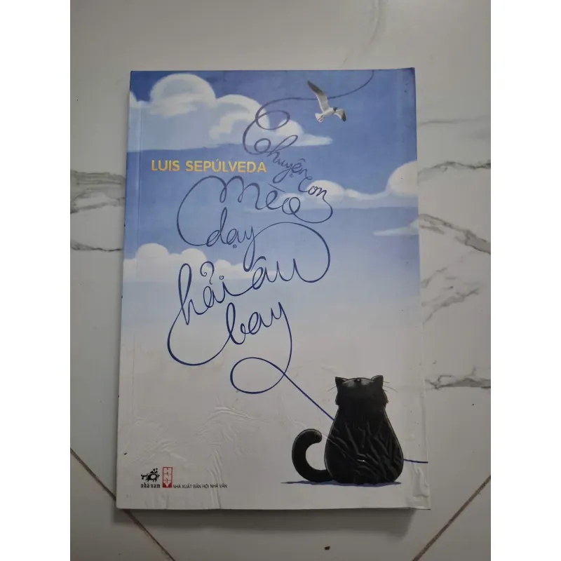 Chuyện con mèo dạy hải âu bay – Luis Sepúlveda 758913