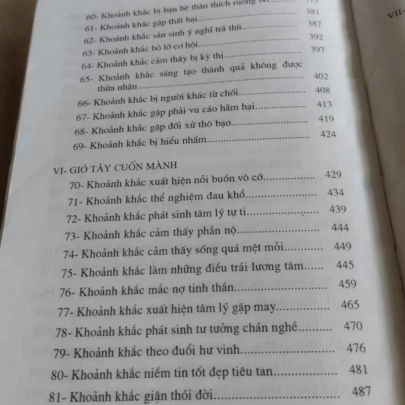 Cuốn sách "99 Khoảnh Khắc Đời Người" của Trương Tử Văn  761699