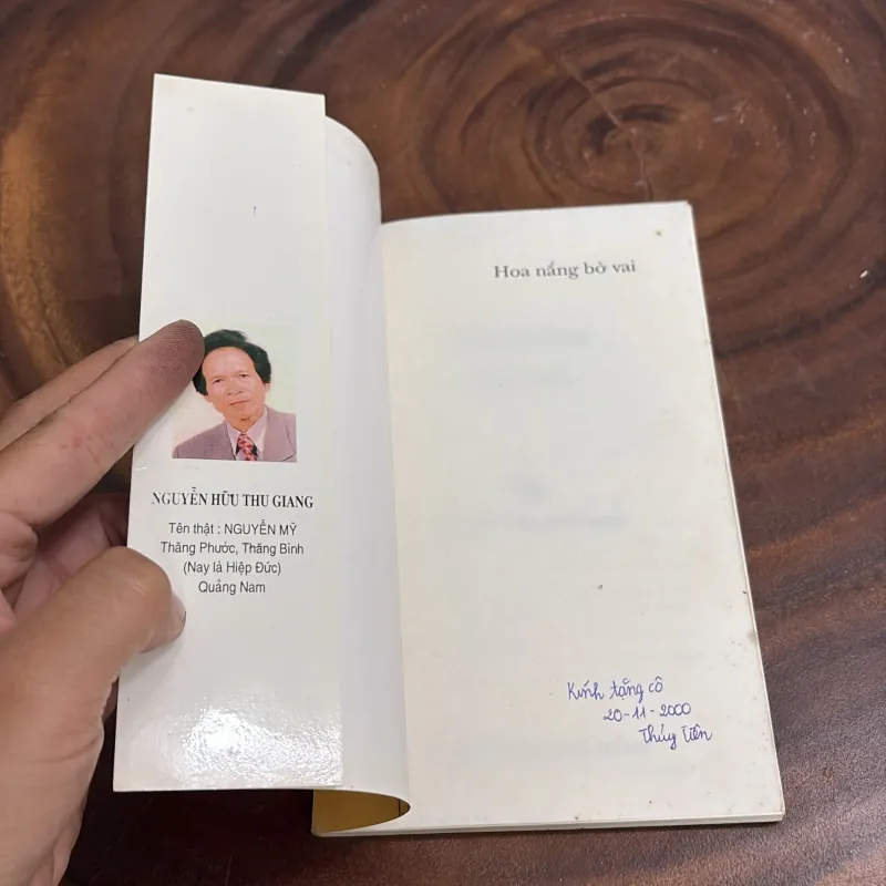 II Thơ: Hoa Nắng Bờ Vai - Nguyễn Hữu Thu Giang - 2000 1001908