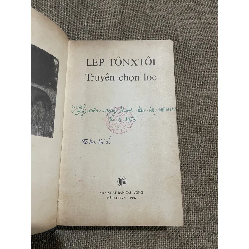 Truyện ngắn Tolstoy - NXB Cầu Vồng  797277
