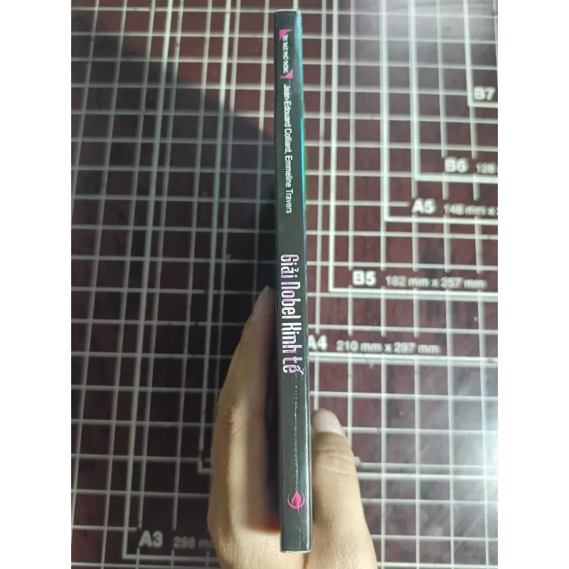 Giải Nobel kinh tế - Jean Edouard Colliard & Emmeline Travers 754675