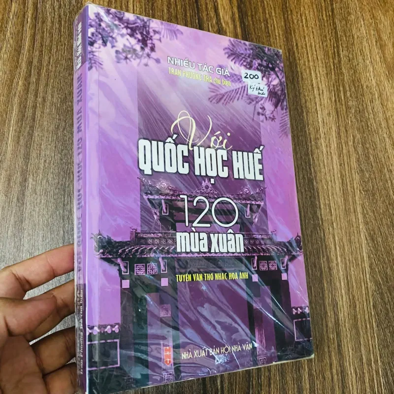 Với quốc học Huế 120 mùa xuân -
(Có ký tác giả)#HATRA 1029285