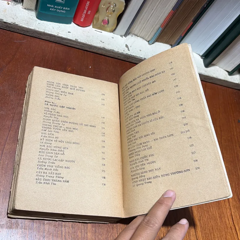 [Sách 7x] - II Thơ: Muôn Vàn Tình Thân Yêu - Nhiều Tác Giả - 1976 797105