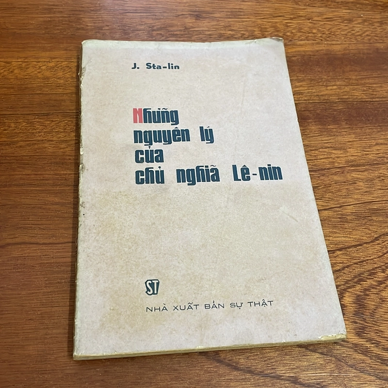 [Sách Xưa] - II Tựa sách: Những Nguyên Lý Của Chủ Nghĩa Lê Nin - J. Stalin - 1972 503206