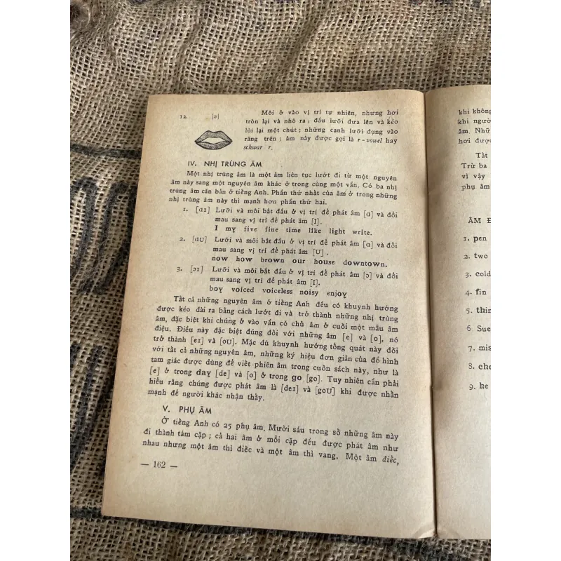 Let's learn ENGLISH  AUDREY L. WRIGHT JAMES H. MC GILLIVRAY 1013351